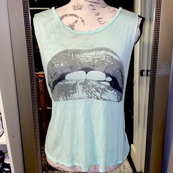 Mint green tee with bitting lip logo - Picture 3 of 7